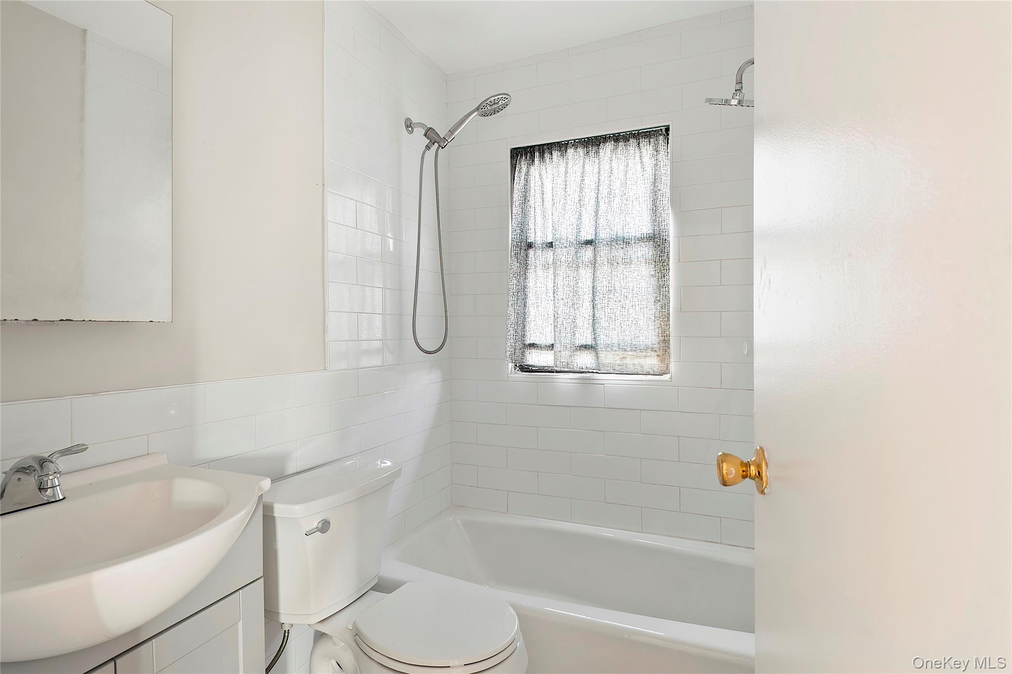 #7 photo, 106 Thurton Place, Yonkers , NY 10704