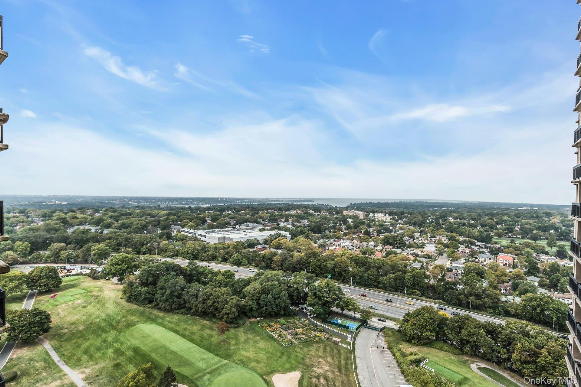 #18 photo, 269-10 Grand Central Parkway, कुईंस Floral Park , NY 11005