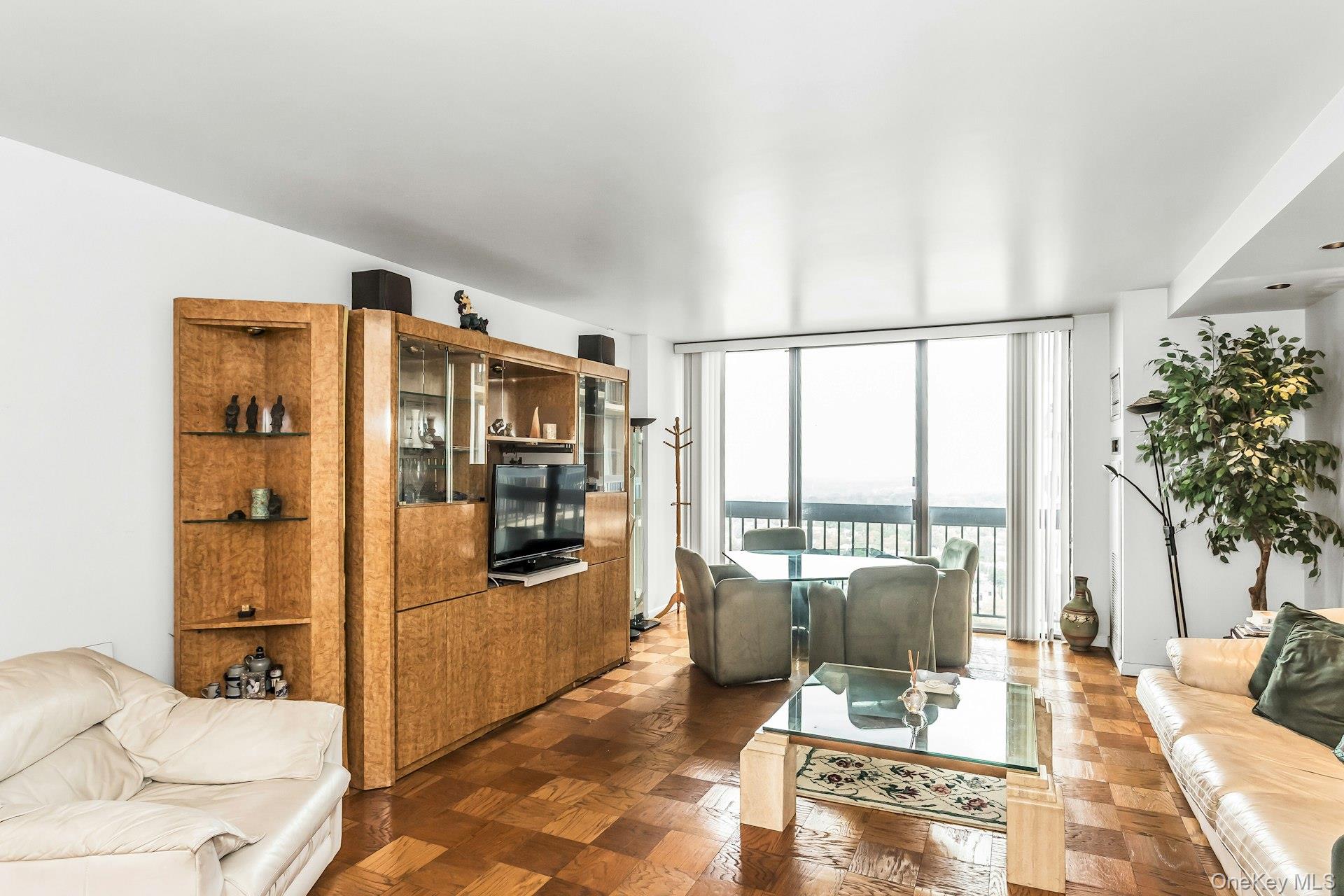 #7 photo, 269-10 Grand Central Parkway, कुईंस Floral Park , NY 11005