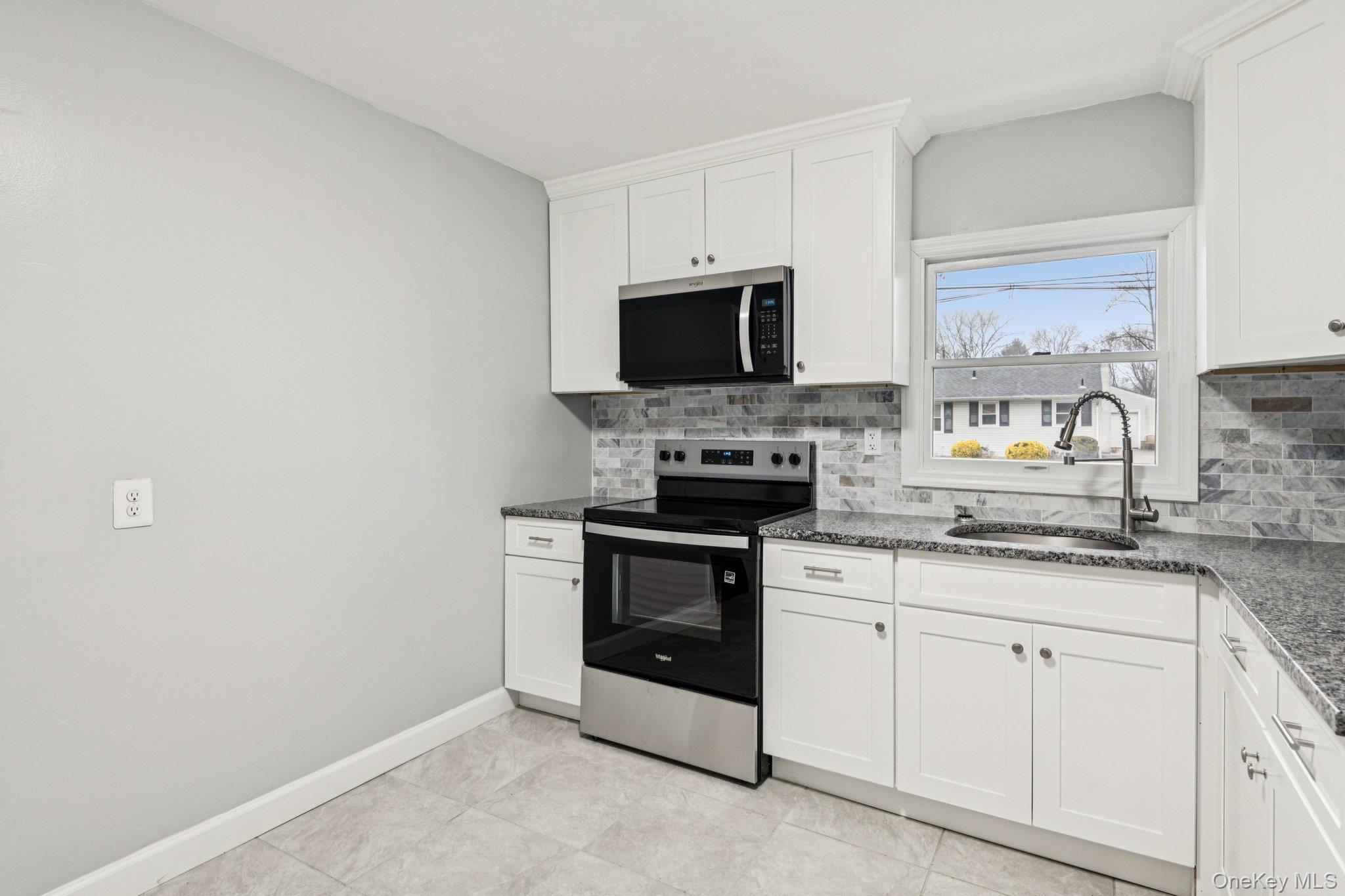 #8 photo, 16 Belgrave Avenue, सफ़ोक काउंटी Bay Shore , NY 11706