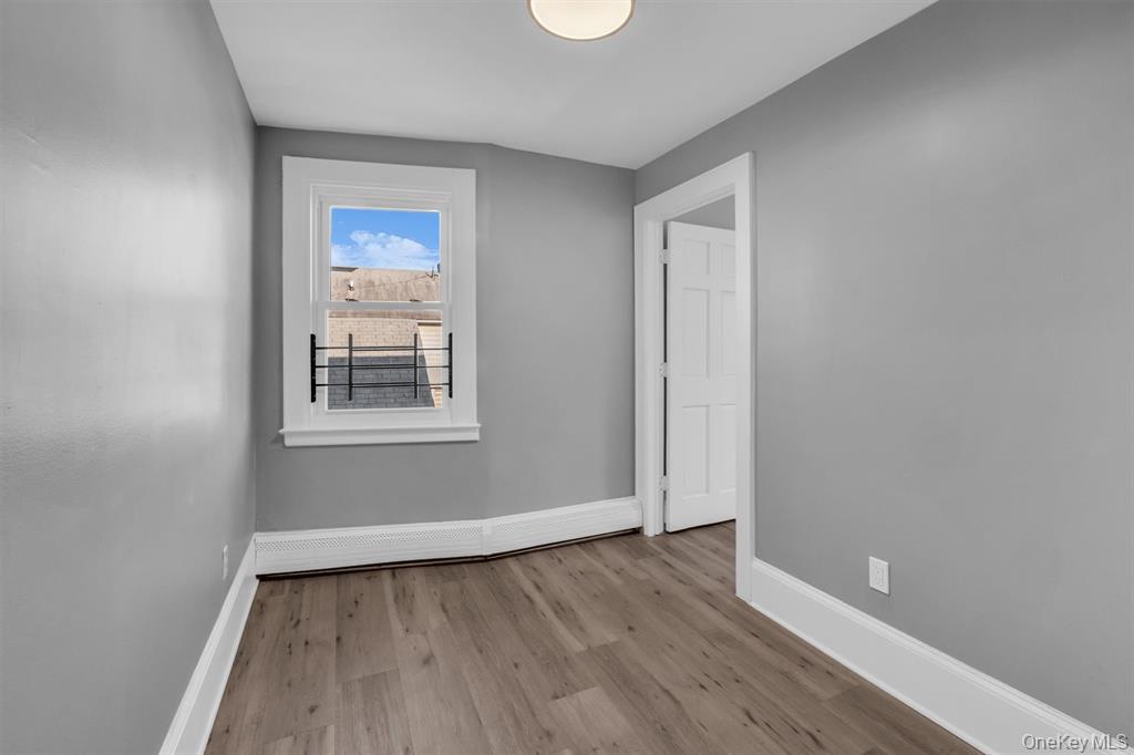 #11 photo, 31-33 Burr Avenue, Нассау ‖ Hempstead , NY 11550