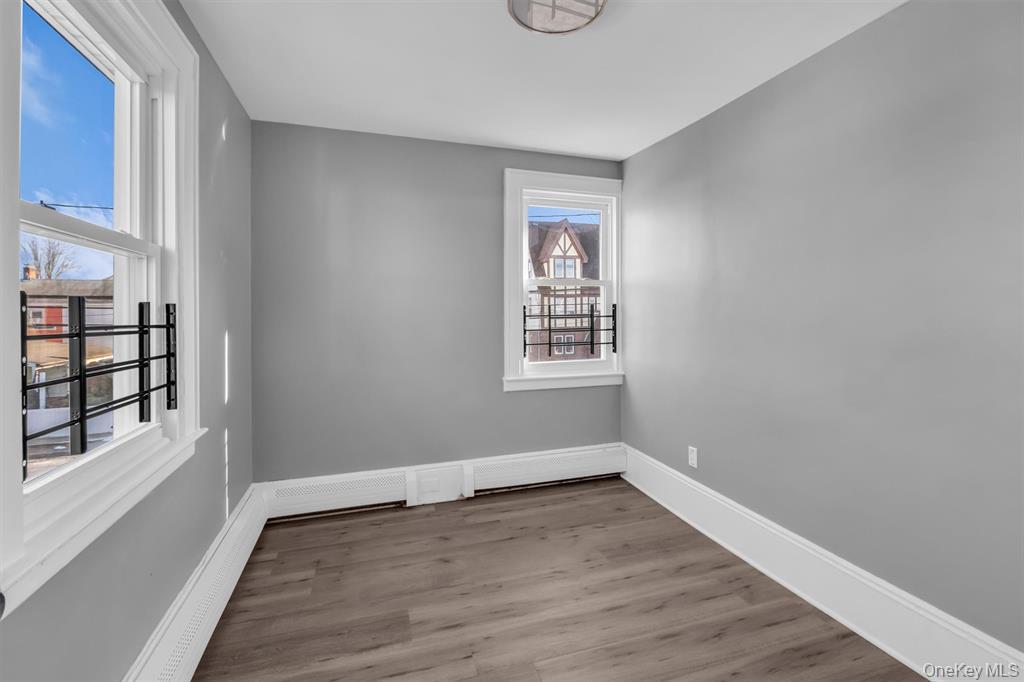 #13 photo, 31-33 Burr Avenue, Нассау ‖ Hempstead , NY 11550