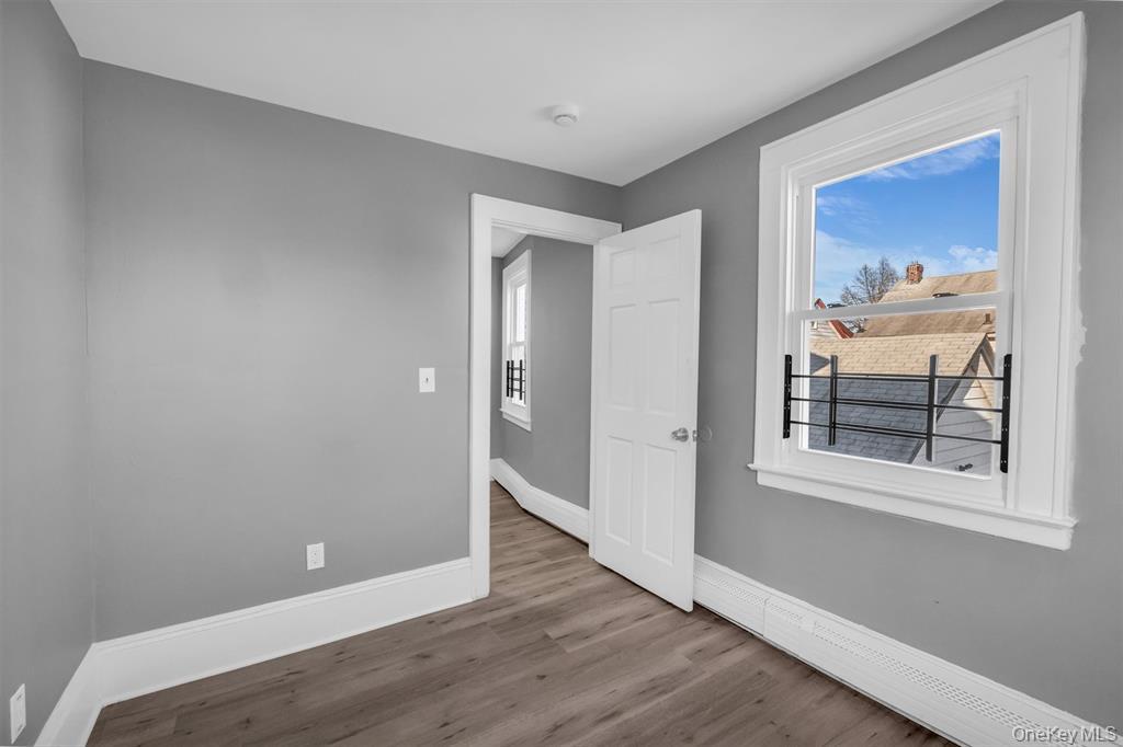 #14 photo, 31-33 Burr Avenue, Нассау ‖ Hempstead , NY 11550