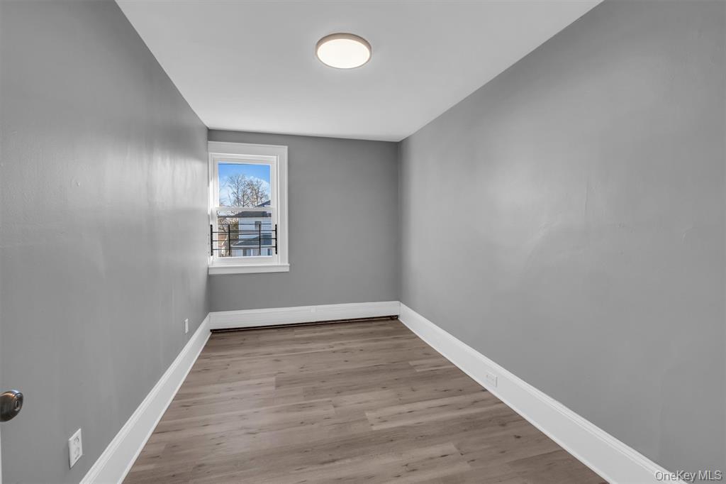 #15 photo, 31-33 Burr Avenue, Нассау ‖ Hempstead , NY 11550