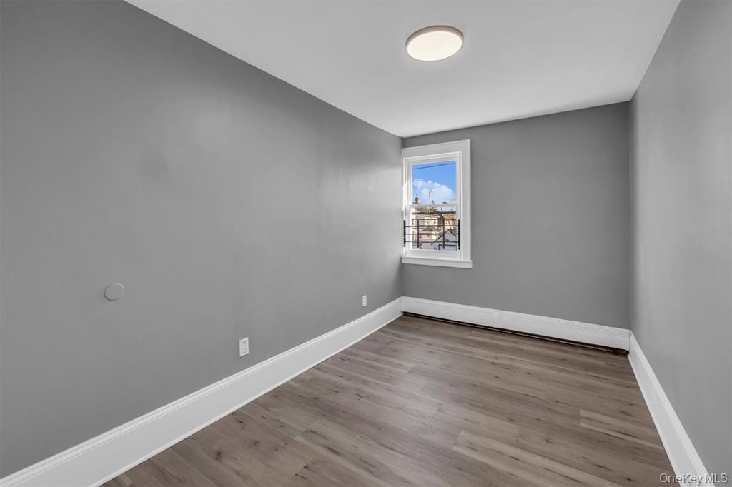 #17 photo, 31-33 Burr Avenue, Нассау ‖ Hempstead , NY 11550