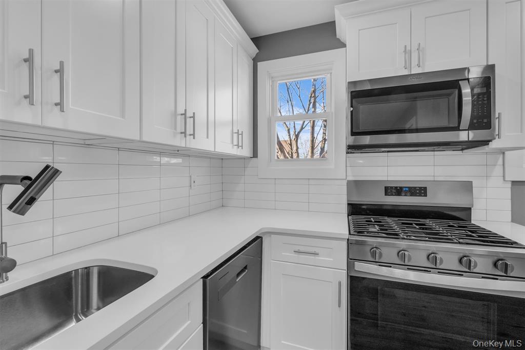 #4 photo, 31-33 Burr Avenue, Нассау ‖ Hempstead , NY 11550