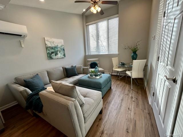 #4 photo, 265 E Main Street, 东长岛 East Islip , NY 11730