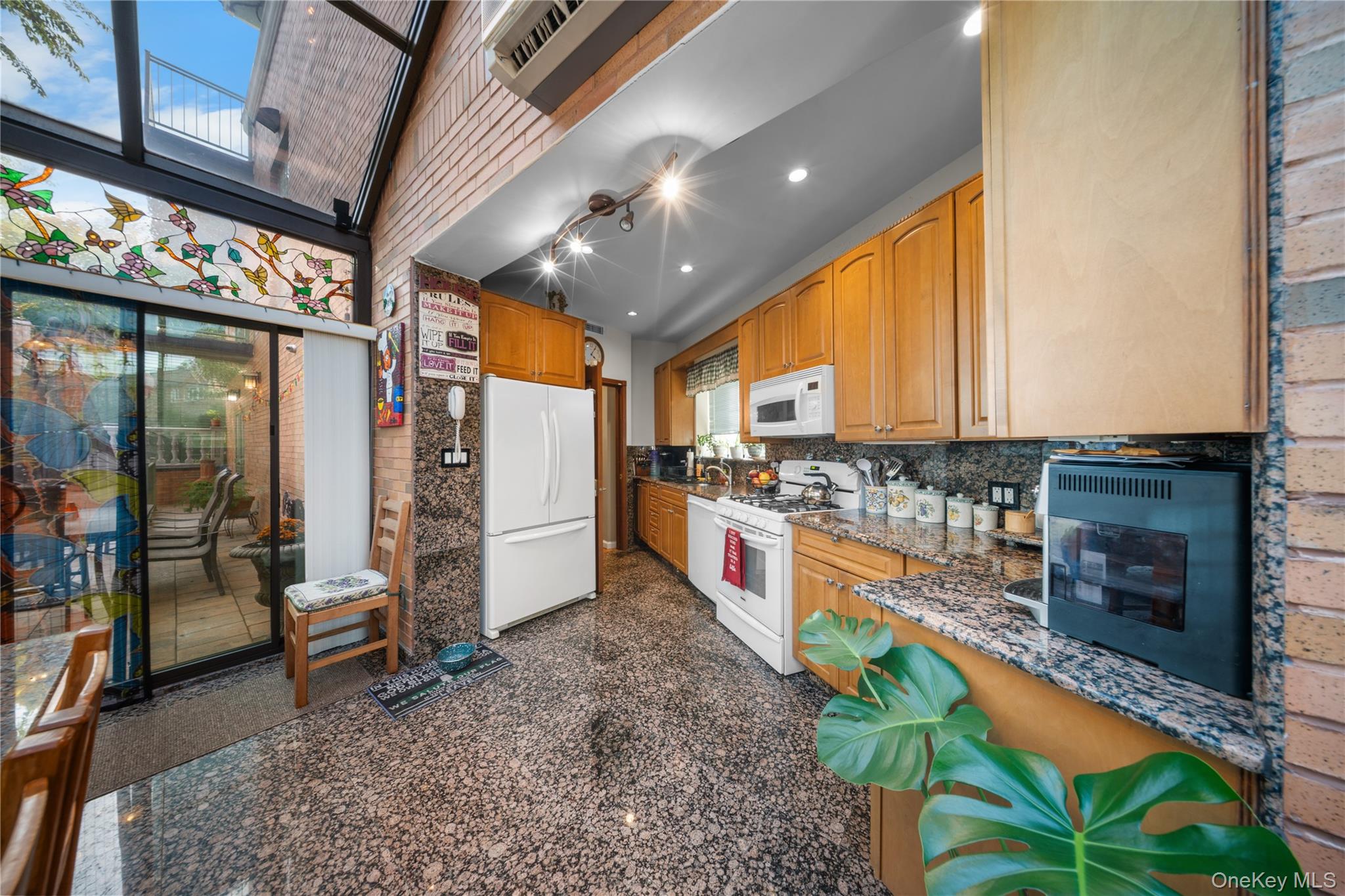 #4 photo, 5351 63rd Street, 뉴욕퀸즈 Maspeth , NY 11378