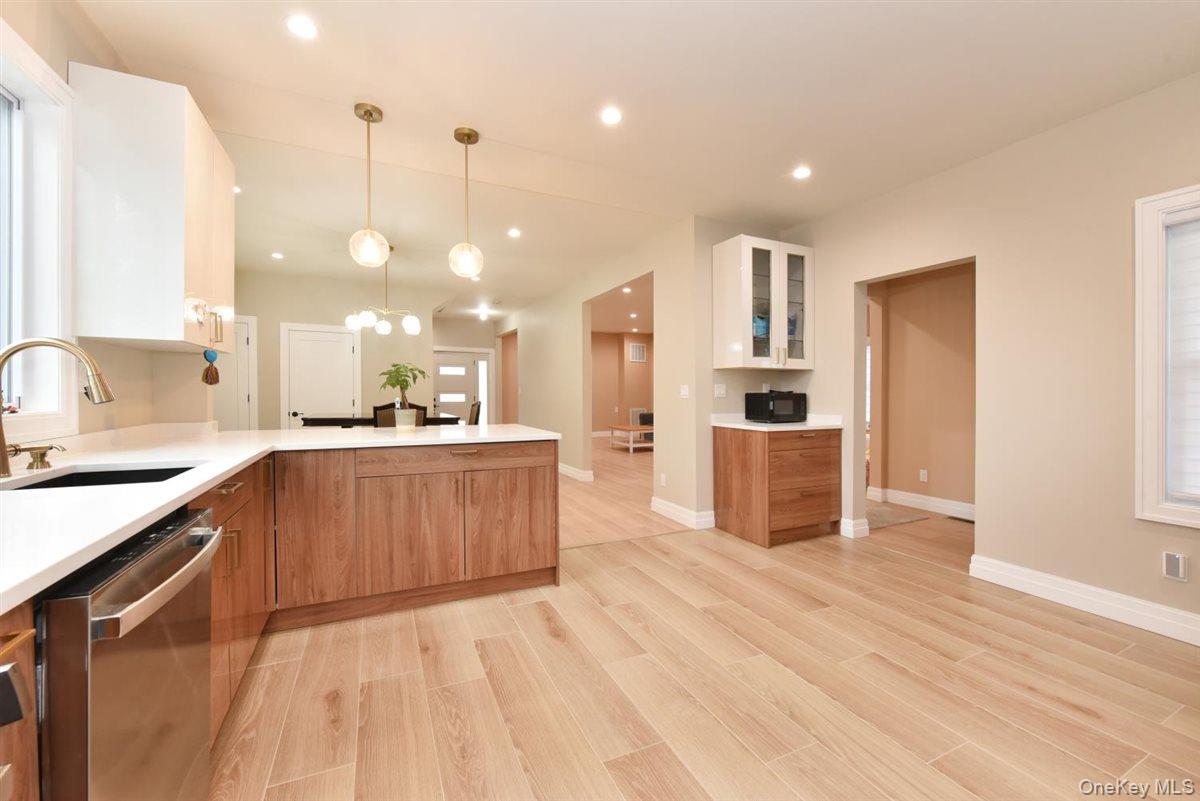 #10 photo, 115 N Bergen Place, מחוז נסאו Freeport , NY 11520