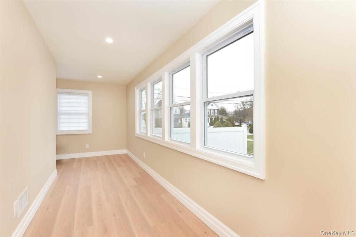 #15 photo, 115 N Bergen Place, מחוז נסאו Freeport , NY 11520