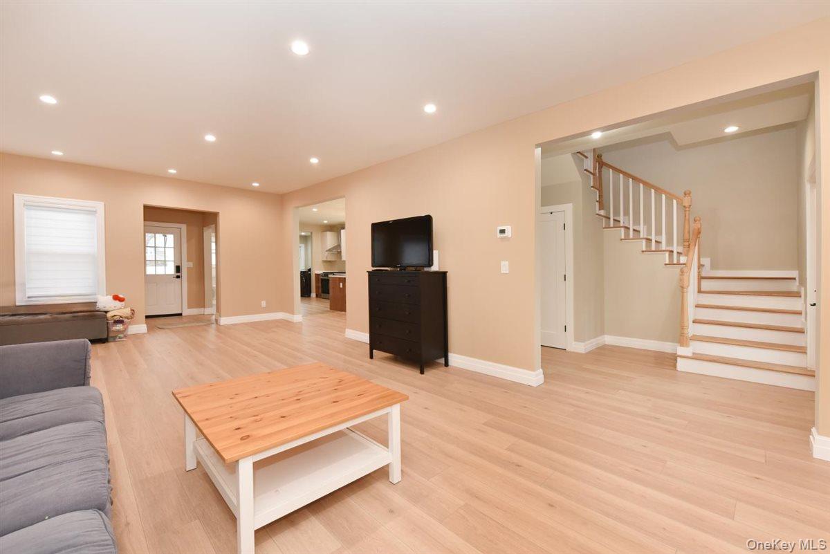 #6 photo, 115 N Bergen Place, מחוז נסאו Freeport , NY 11520