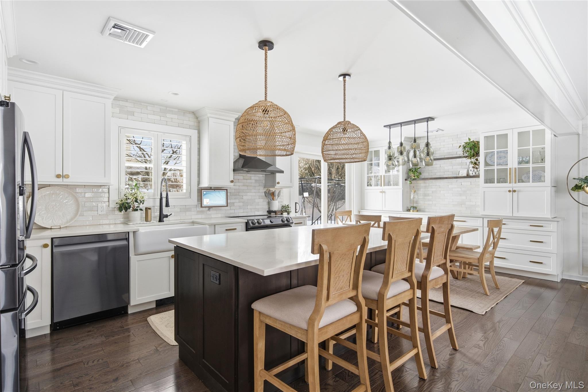 #1 photo, 66 Country Village Lane, सफ़ोक काउंटी East Islip , NY 11730