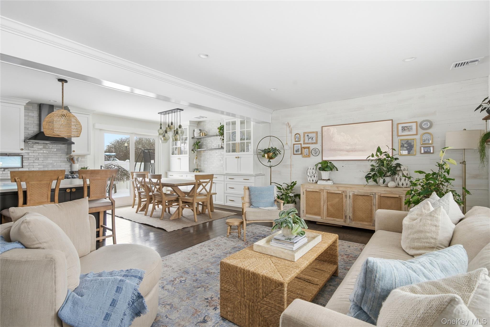 #14 photo, 66 Country Village Lane, सफ़ोक काउंटी East Islip , NY 11730