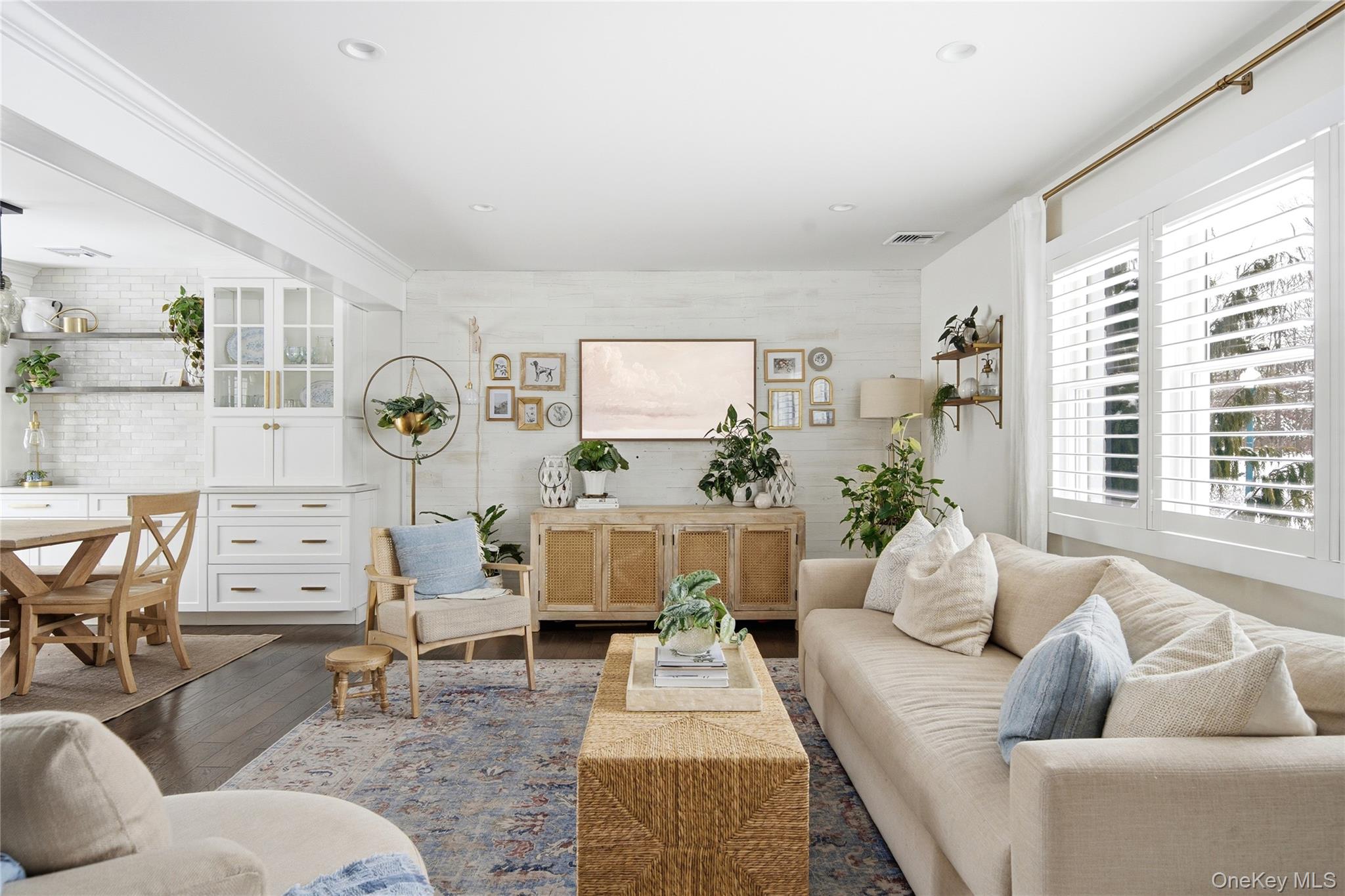 #2 photo, 66 Country Village Lane, सफ़ोक काउंटी East Islip , NY 11730