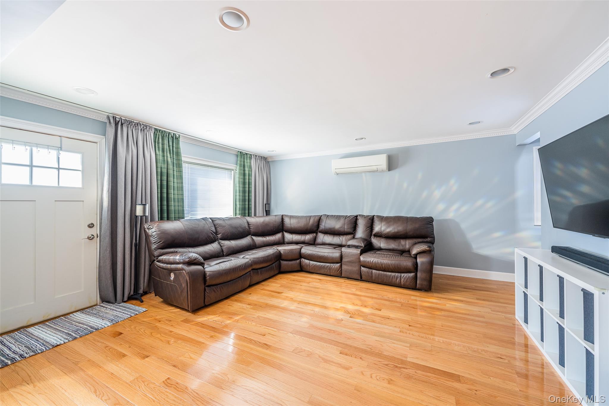 #2 photo, 94 Sheridan Boulevard, Нассау ‖ Mineola , NY 11501