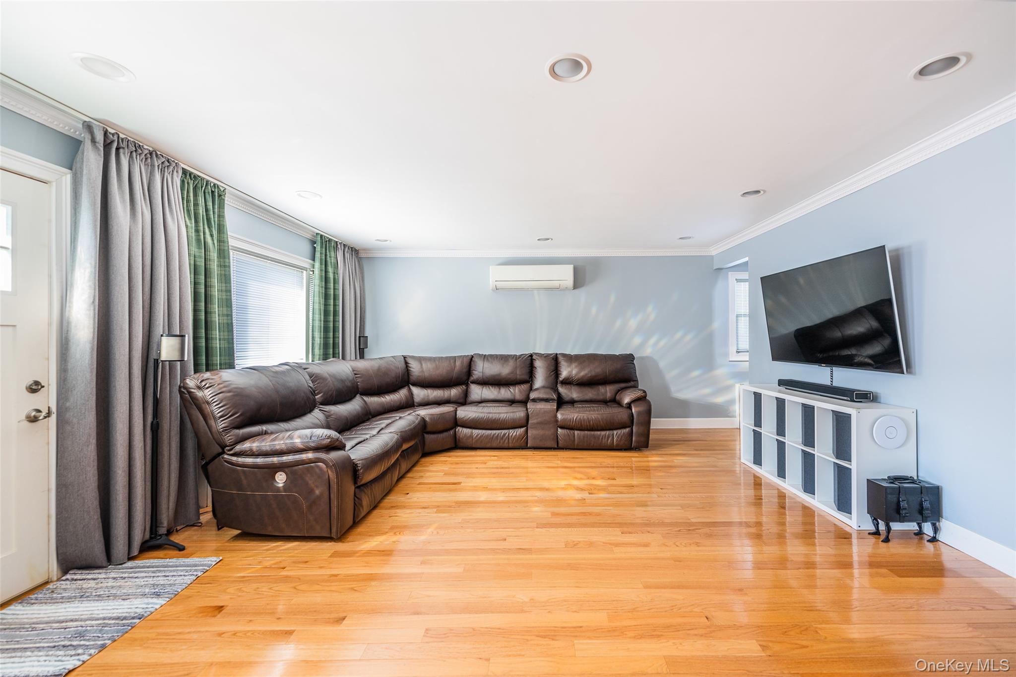 #3 photo, 94 Sheridan Boulevard, Нассау ‖ Mineola , NY 11501