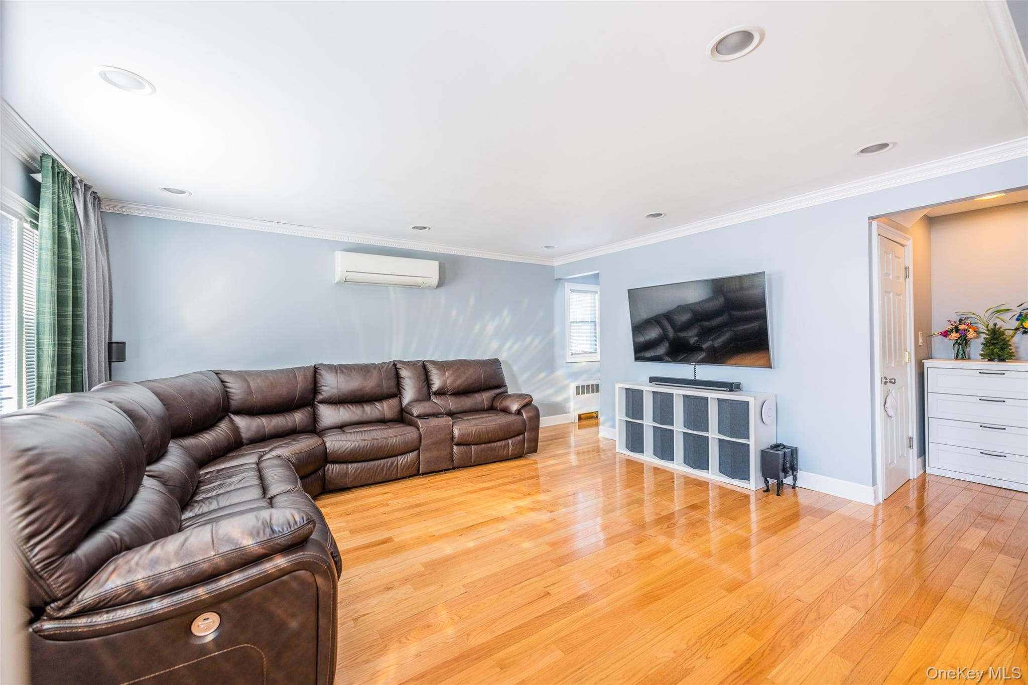 #4 photo, 94 Sheridan Boulevard, Нассау ‖ Mineola , NY 11501