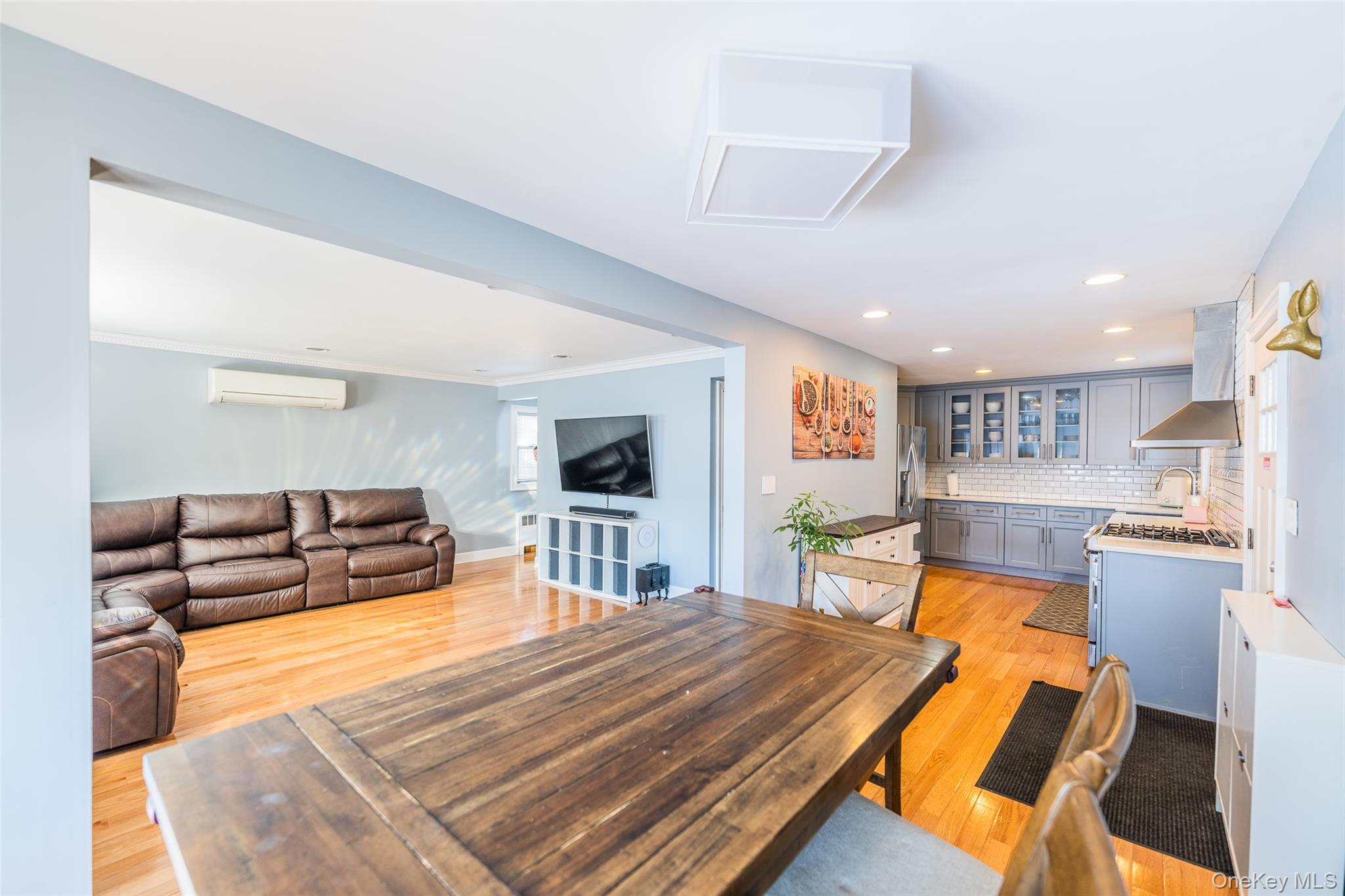 #7 photo, 94 Sheridan Boulevard, Нассау ‖ Mineola , NY 11501