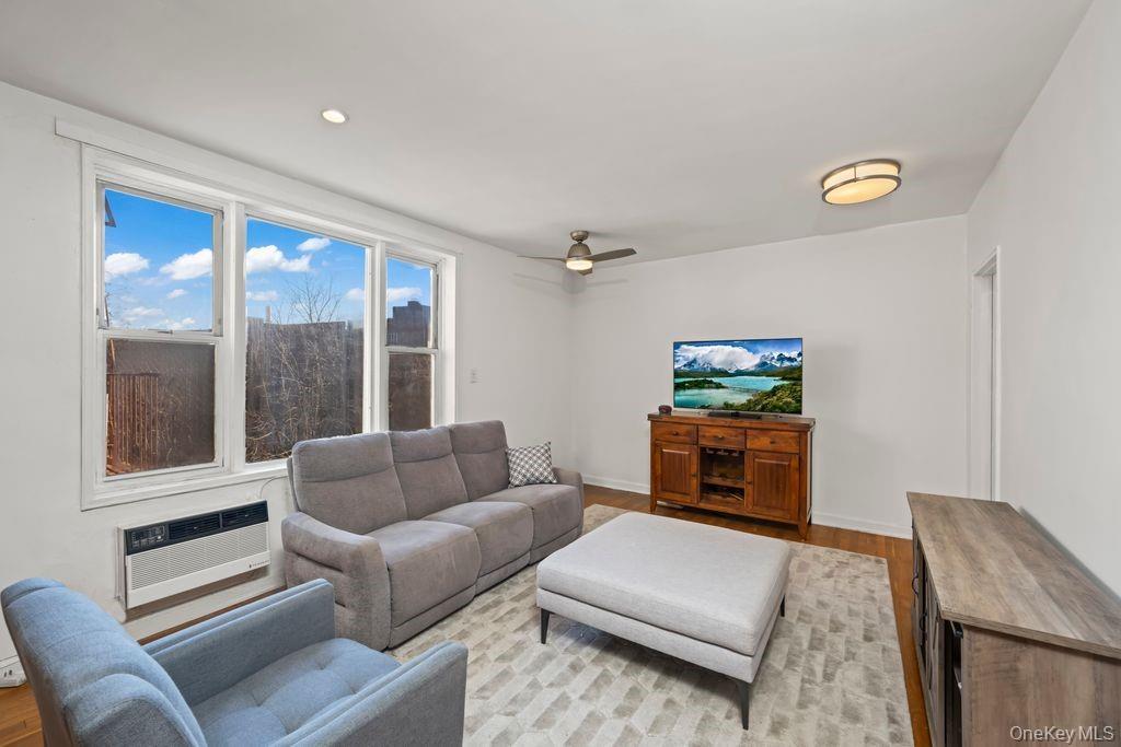 #2 photo, 9201 Shore Road, ब्रुकलीन Brooklyn , NY 11209