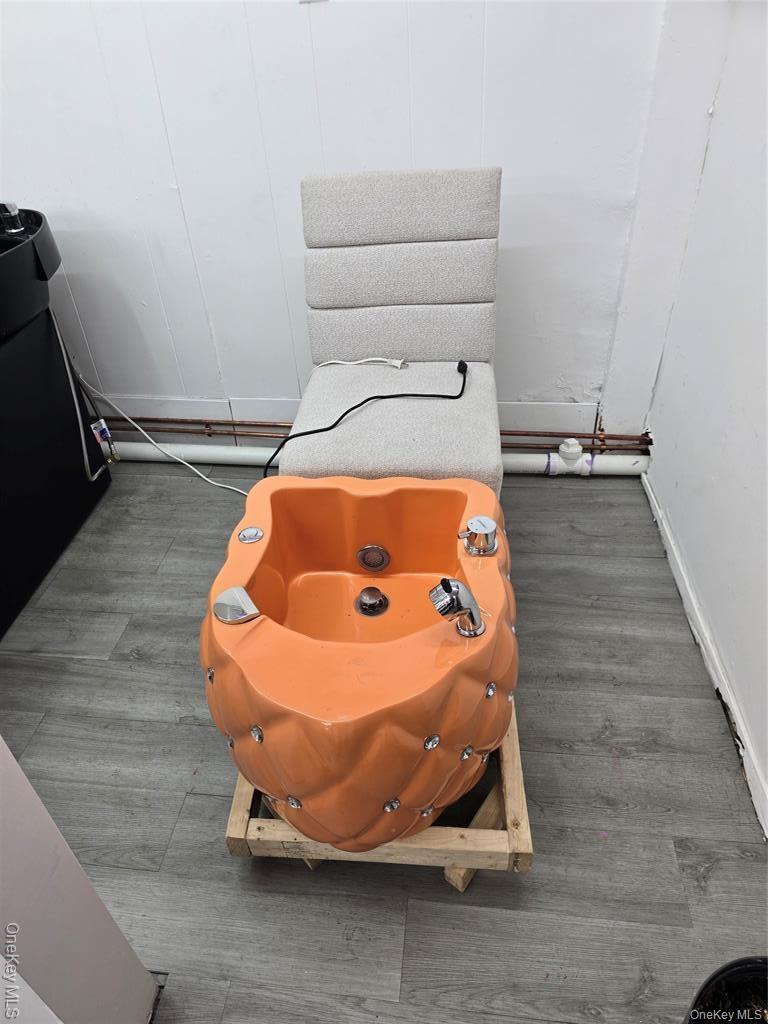 #2 photo, 37 42 72nd Street, קווינס Jackson Heights , NY 11372