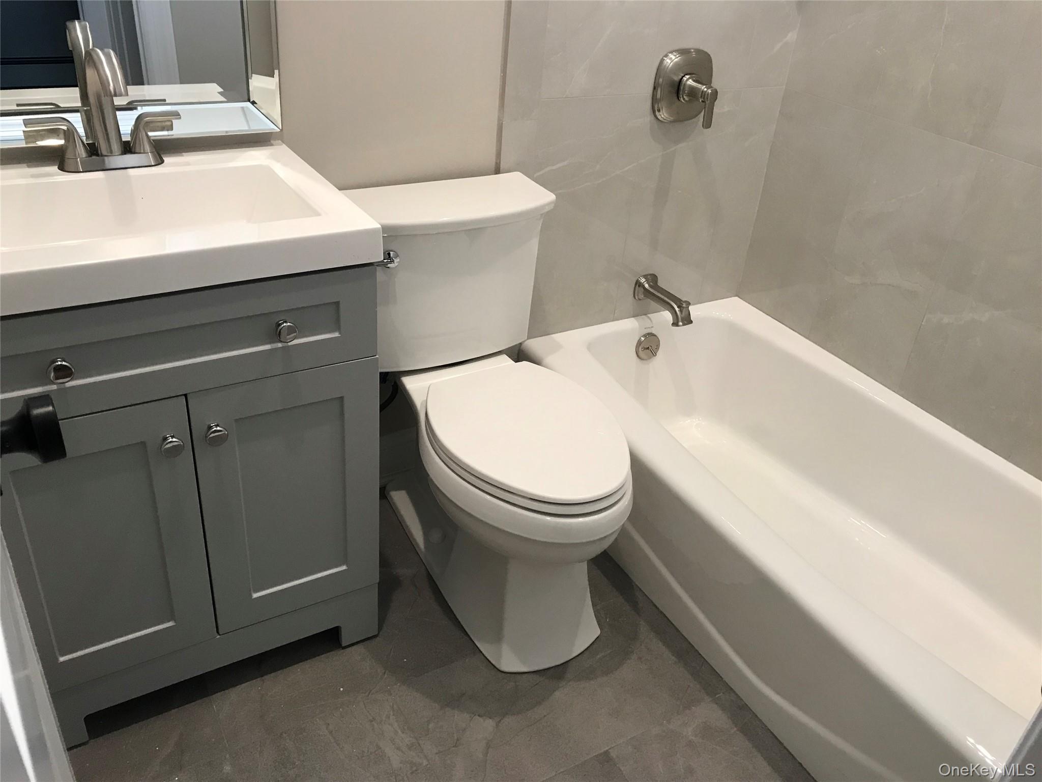 #9 photo, 251 Main Street, सफ़ोक काउंटी Northport , NY 11768