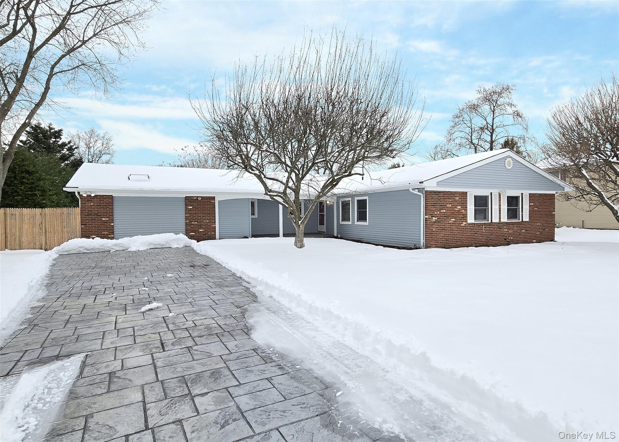 #1 photo, 35 Segatogue Lane, सफ़ोक काउंटी South Setauket , NY 11720