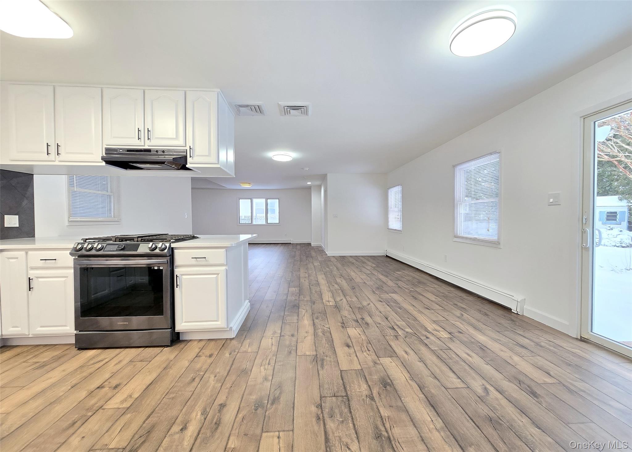 #3 photo, 35 Segatogue Lane, सफ़ोक काउंटी South Setauket , NY 11720