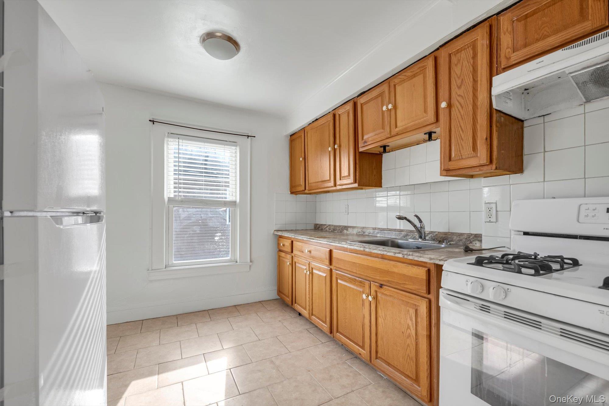 #15 photo, 1354 Newbridge Road, Bellmore , NY 11710