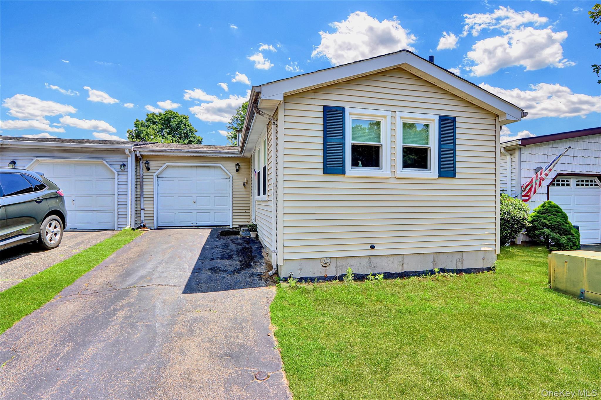 #4 photo, 164 Village Circle, Manorville , NY 11949