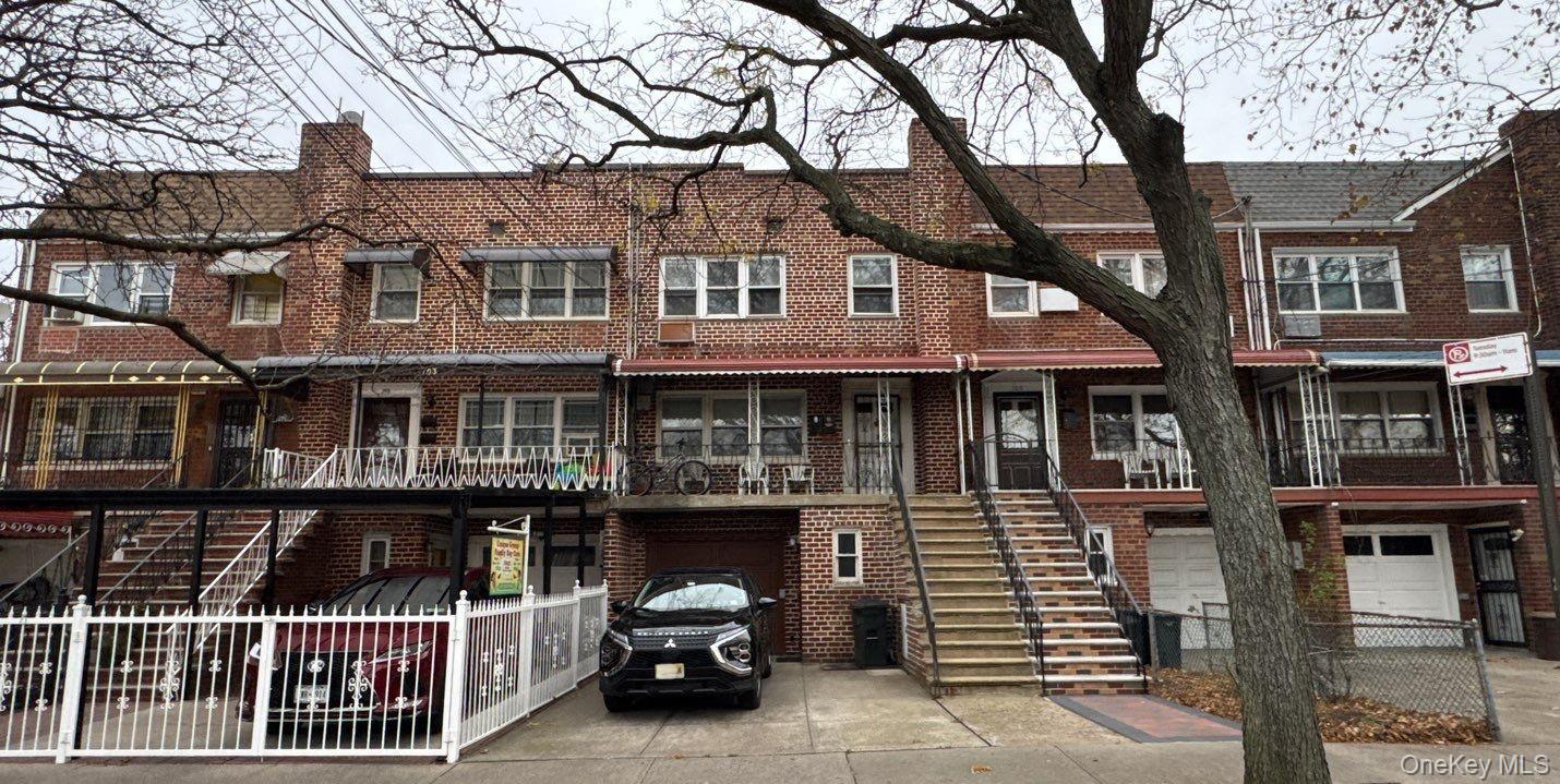 #2 photo, 707 E 81st Street, הברונקס Brooklyn , NY 11236