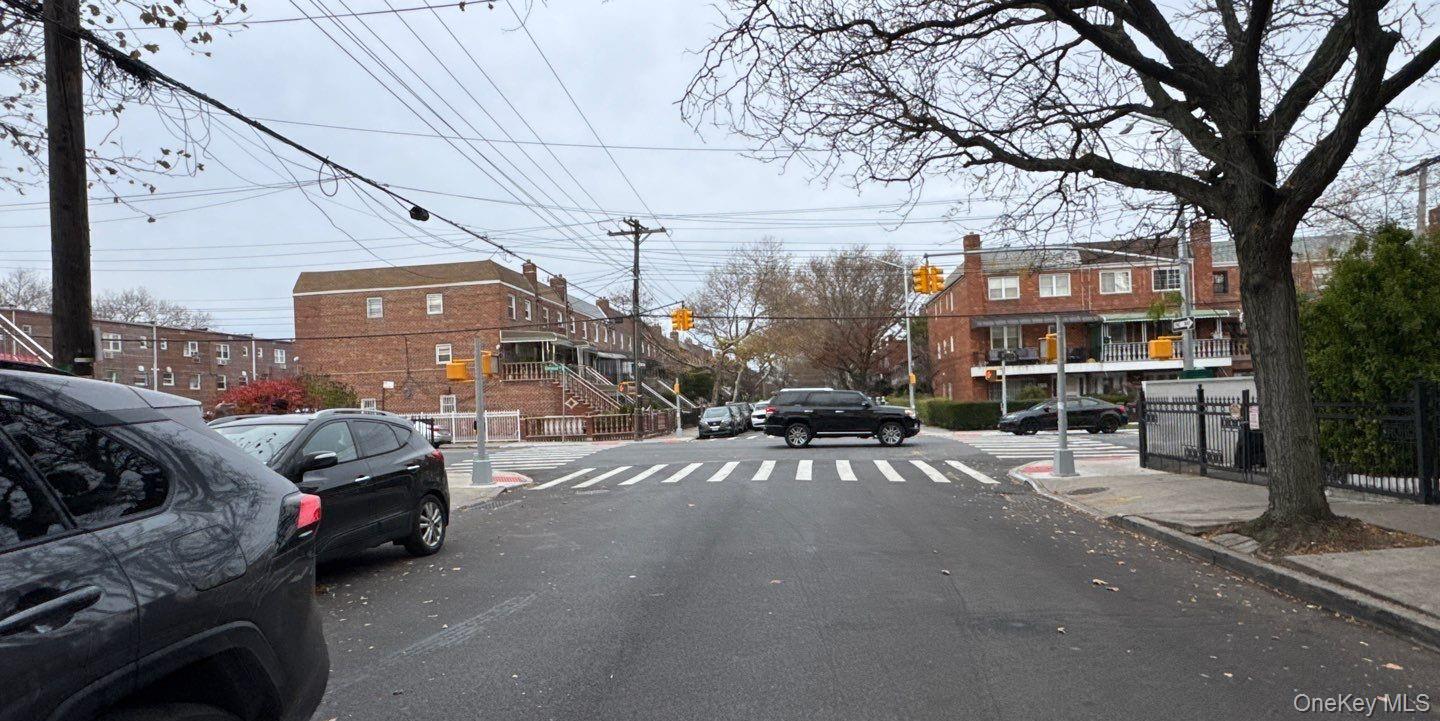 #3 photo, 707 E 81st Street, הברונקס Brooklyn , NY 11236