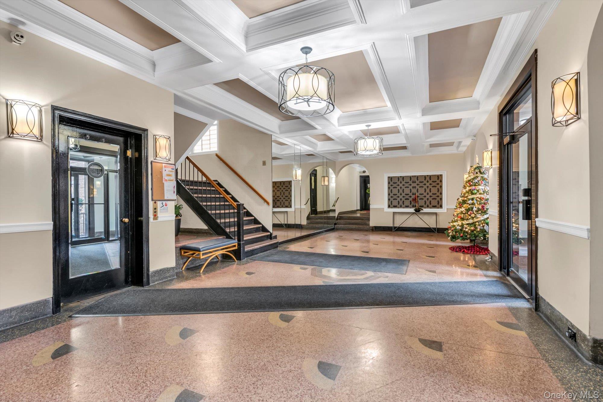 #12 photo, 35-24 72nd Street, कुईंस Jackson Heights , NY 11372