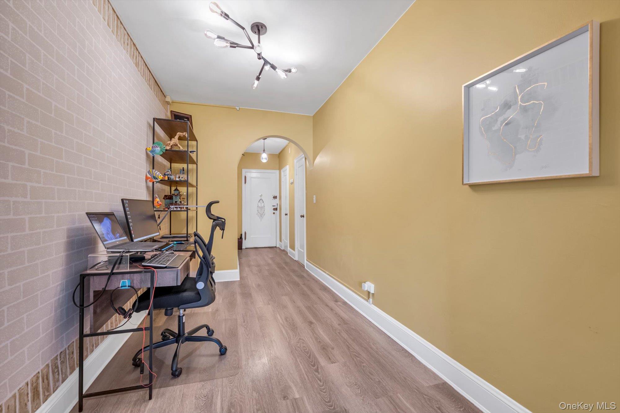 #6 photo, 35-24 72nd Street, कुईंस Jackson Heights , NY 11372