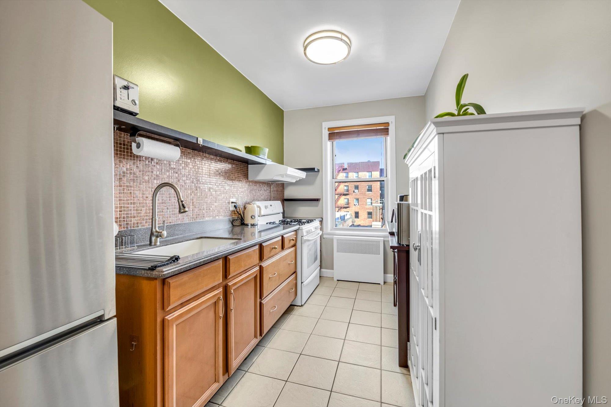 #7 photo, 35-24 72nd Street, कुईंस Jackson Heights , NY 11372