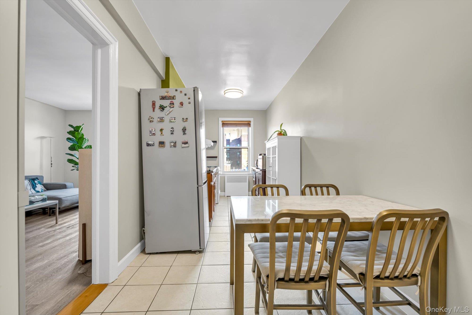 #8 photo, 35-24 72nd Street, कुईंस Jackson Heights , NY 11372