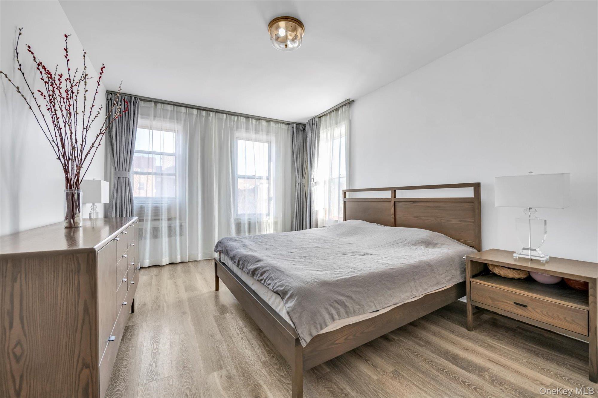 #9 photo, 35-24 72nd Street, कुईंस Jackson Heights , NY 11372