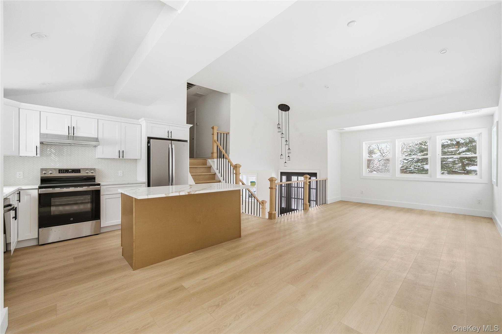 #1 photo, 126 Country Village Lane, 東長島 East Islip , NY 11730