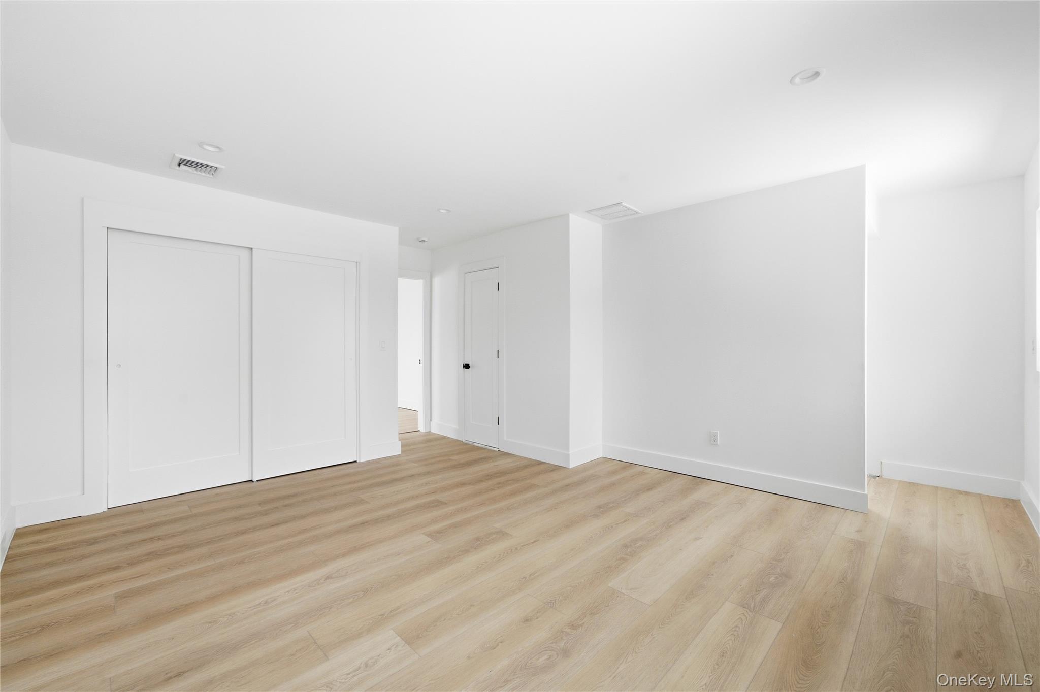 #10 photo, 126 Country Village Lane, 東長島 East Islip , NY 11730