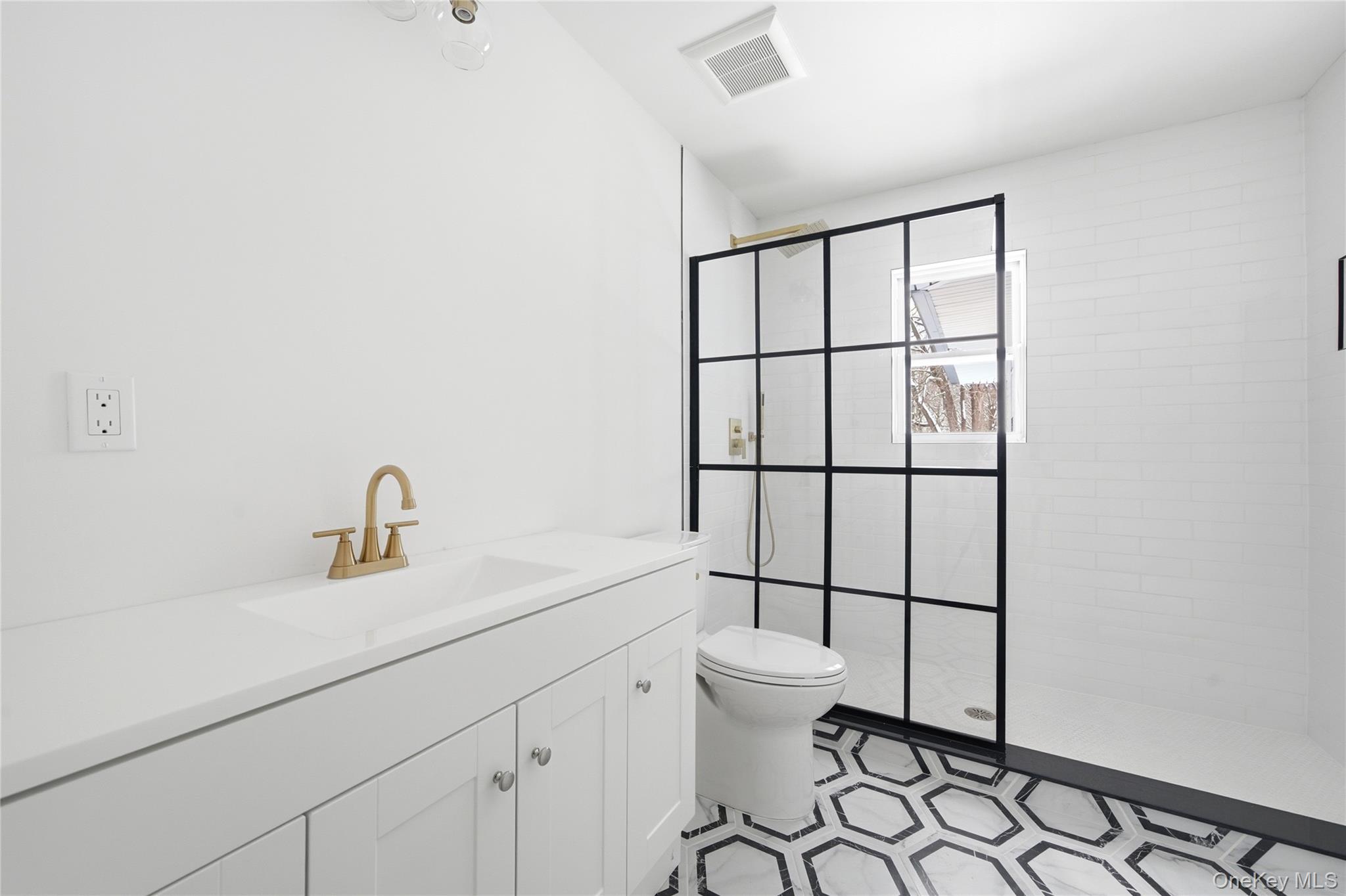 #12 photo, 126 Country Village Lane, 東長島 East Islip , NY 11730