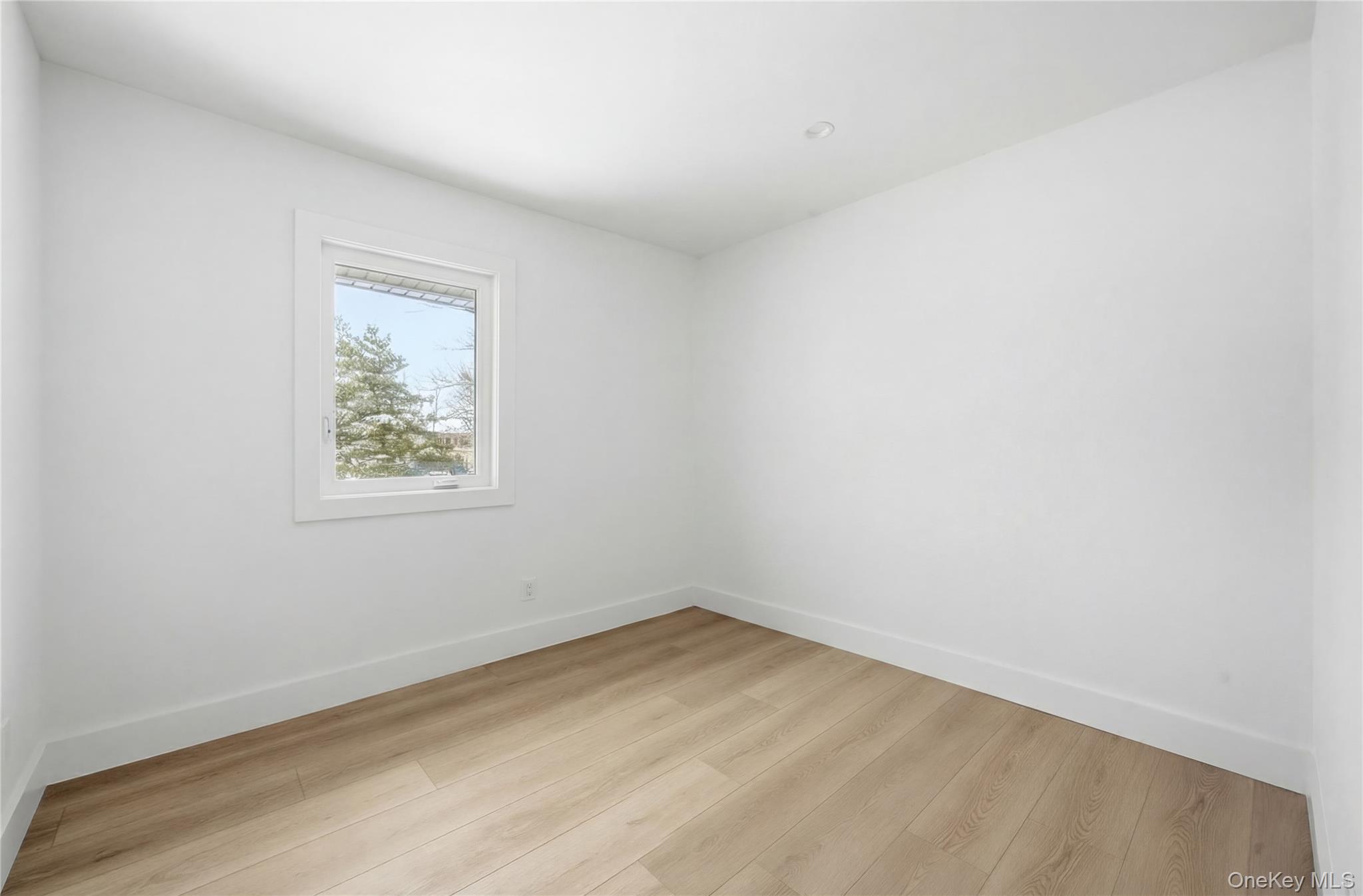 #13 photo, 126 Country Village Lane, 東長島 East Islip , NY 11730