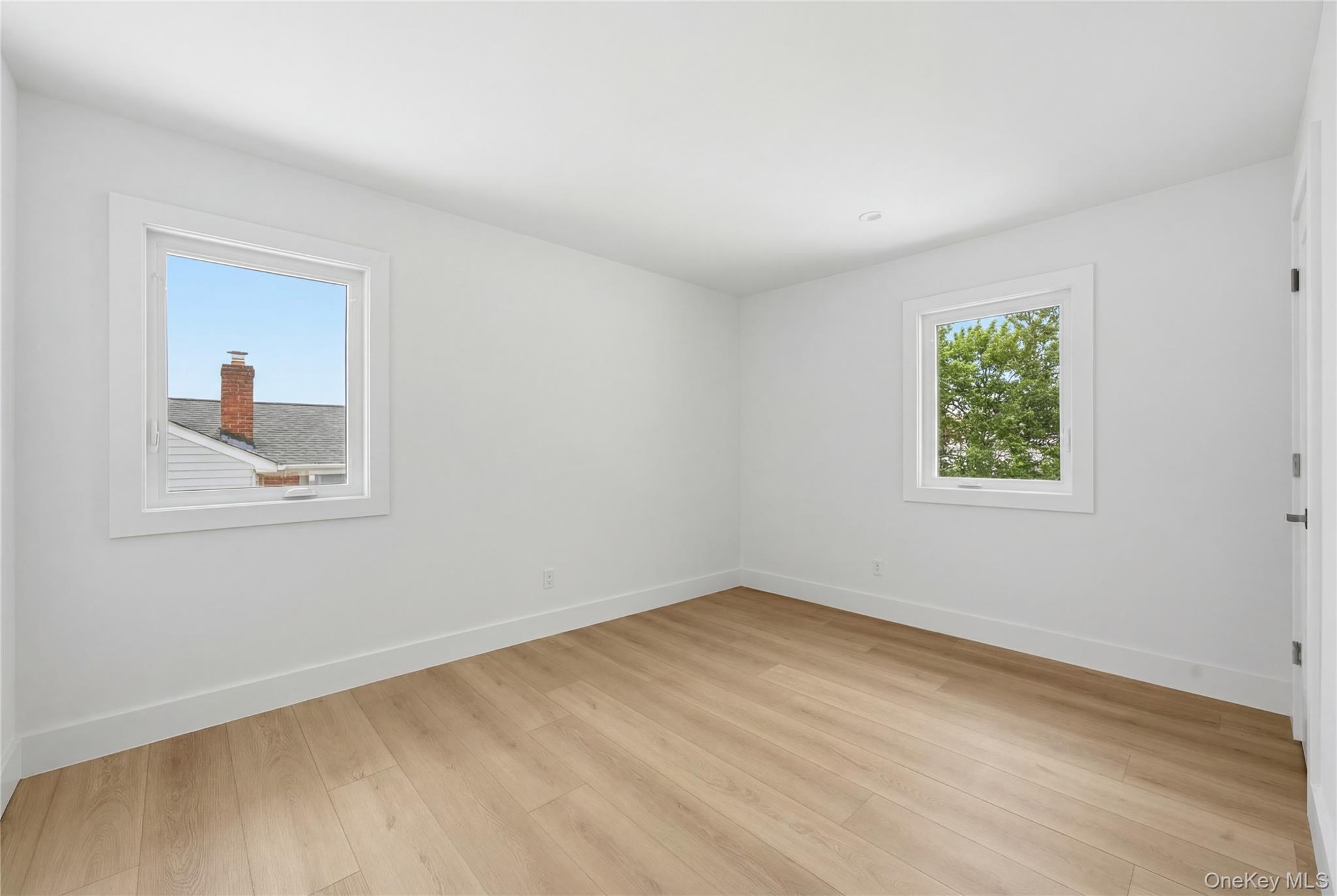 #14 photo, 126 Country Village Lane, 東長島 East Islip , NY 11730