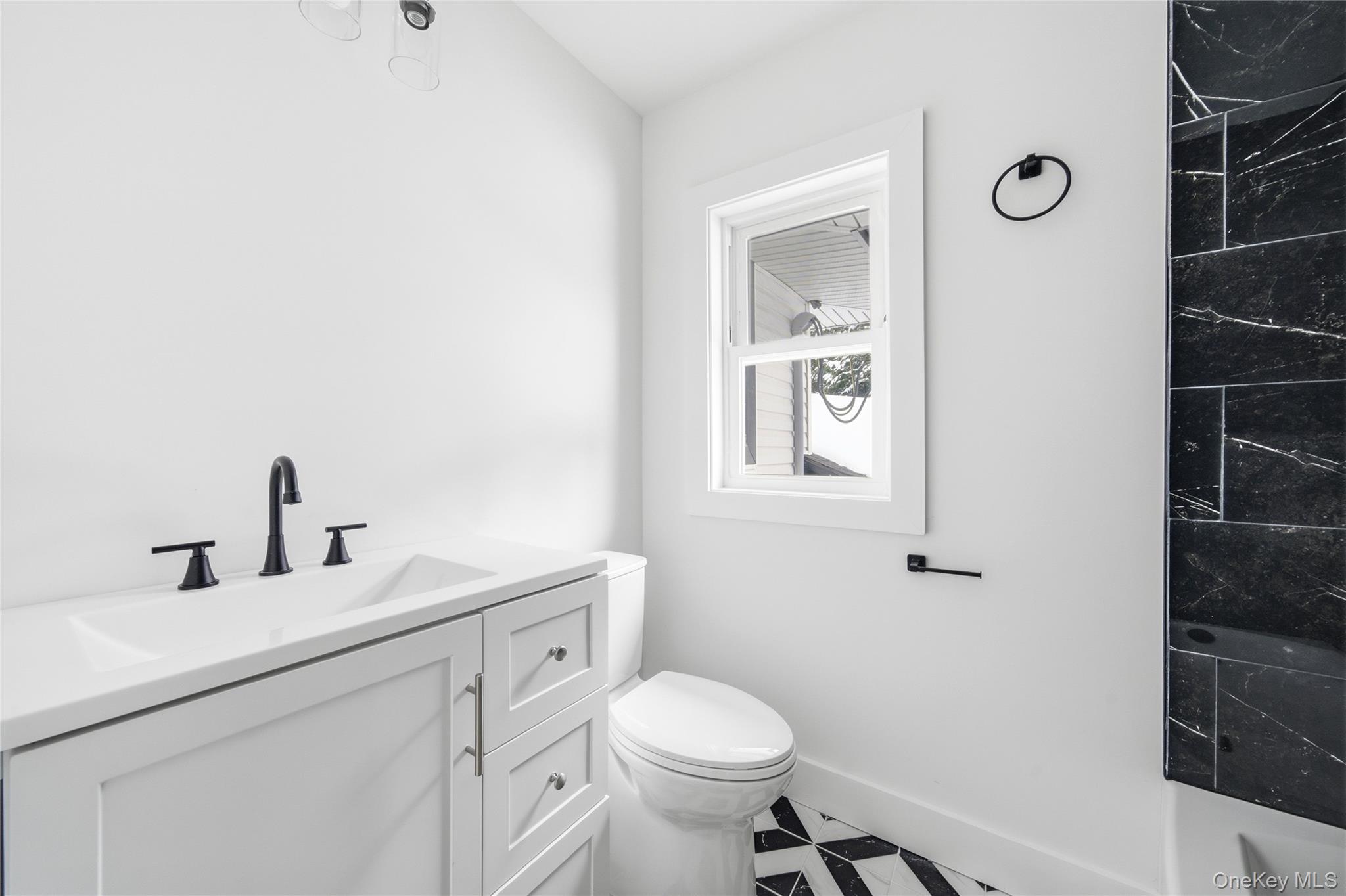 #15 photo, 126 Country Village Lane, 東長島 East Islip , NY 11730