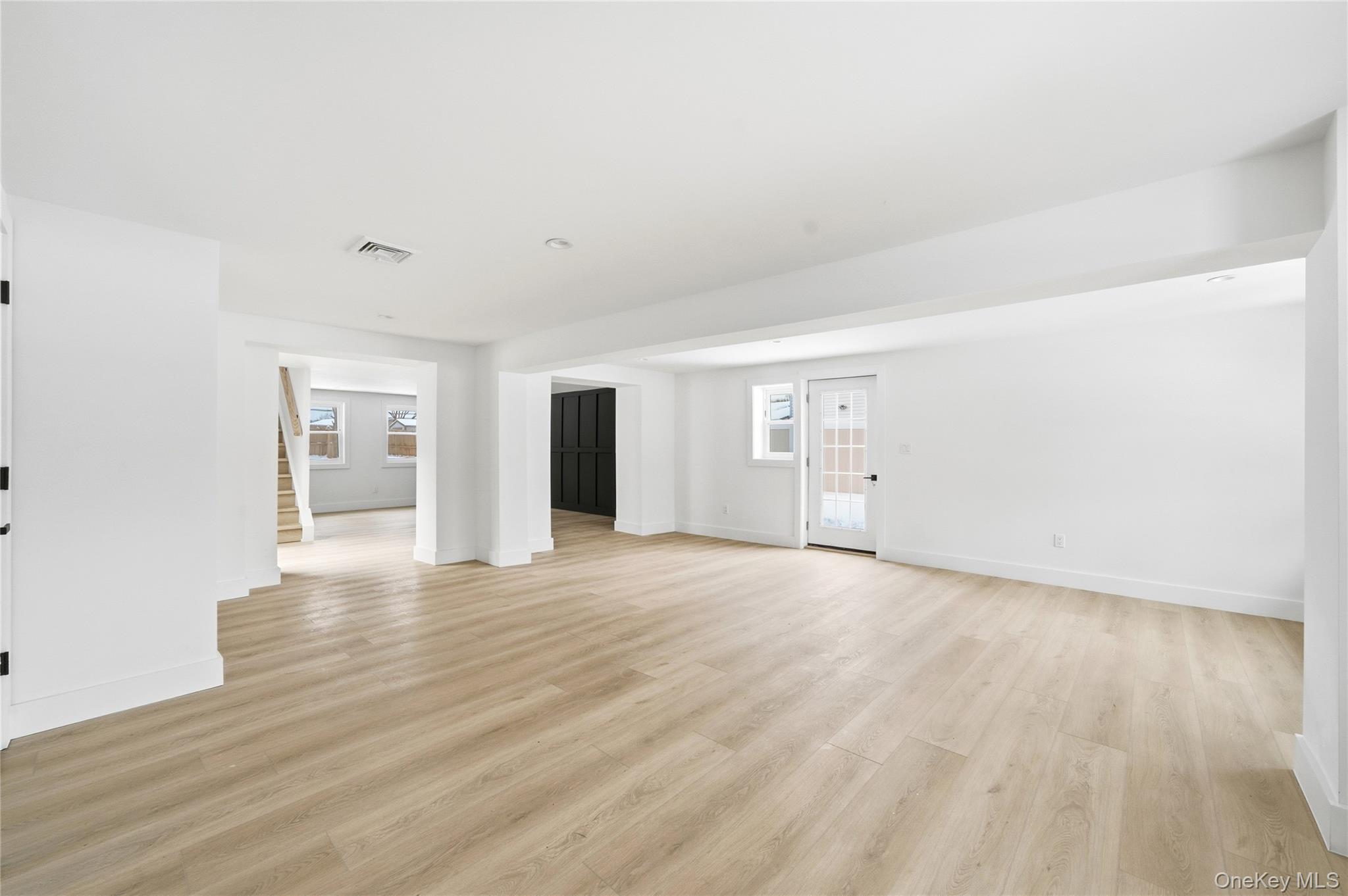 #16 photo, 126 Country Village Lane, 東長島 East Islip , NY 11730