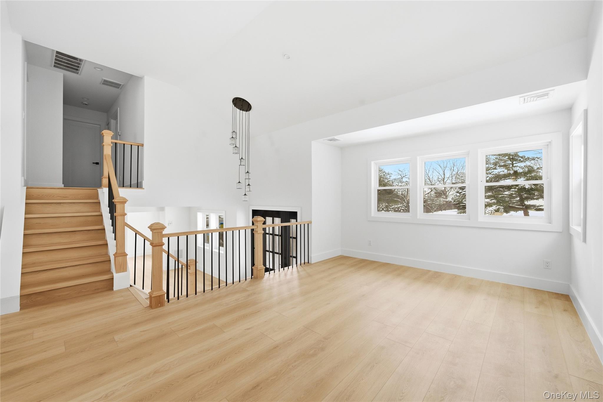 #6 photo, 126 Country Village Lane, 東長島 East Islip , NY 11730