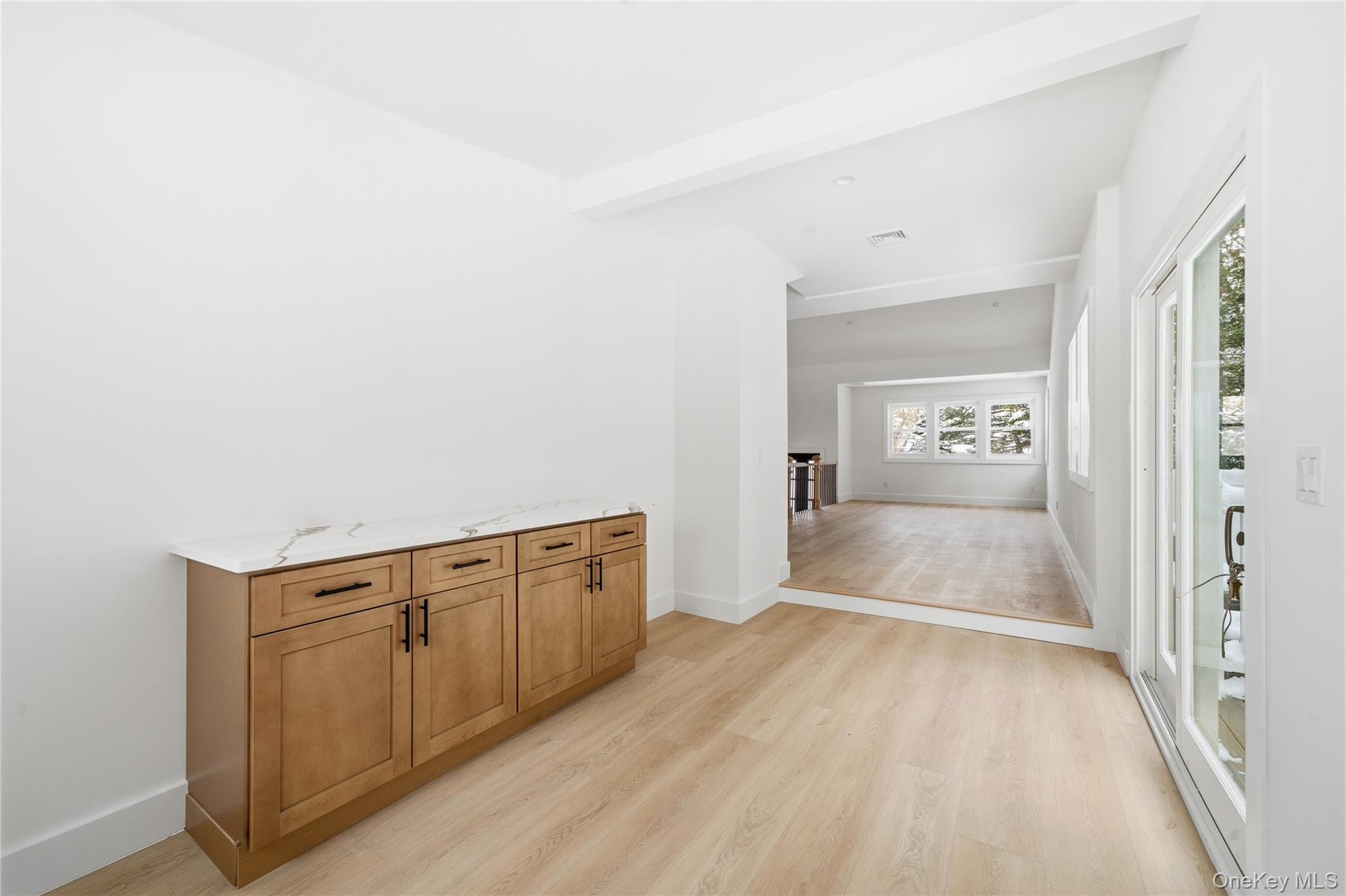 #9 photo, 126 Country Village Lane, 東長島 East Islip , NY 11730