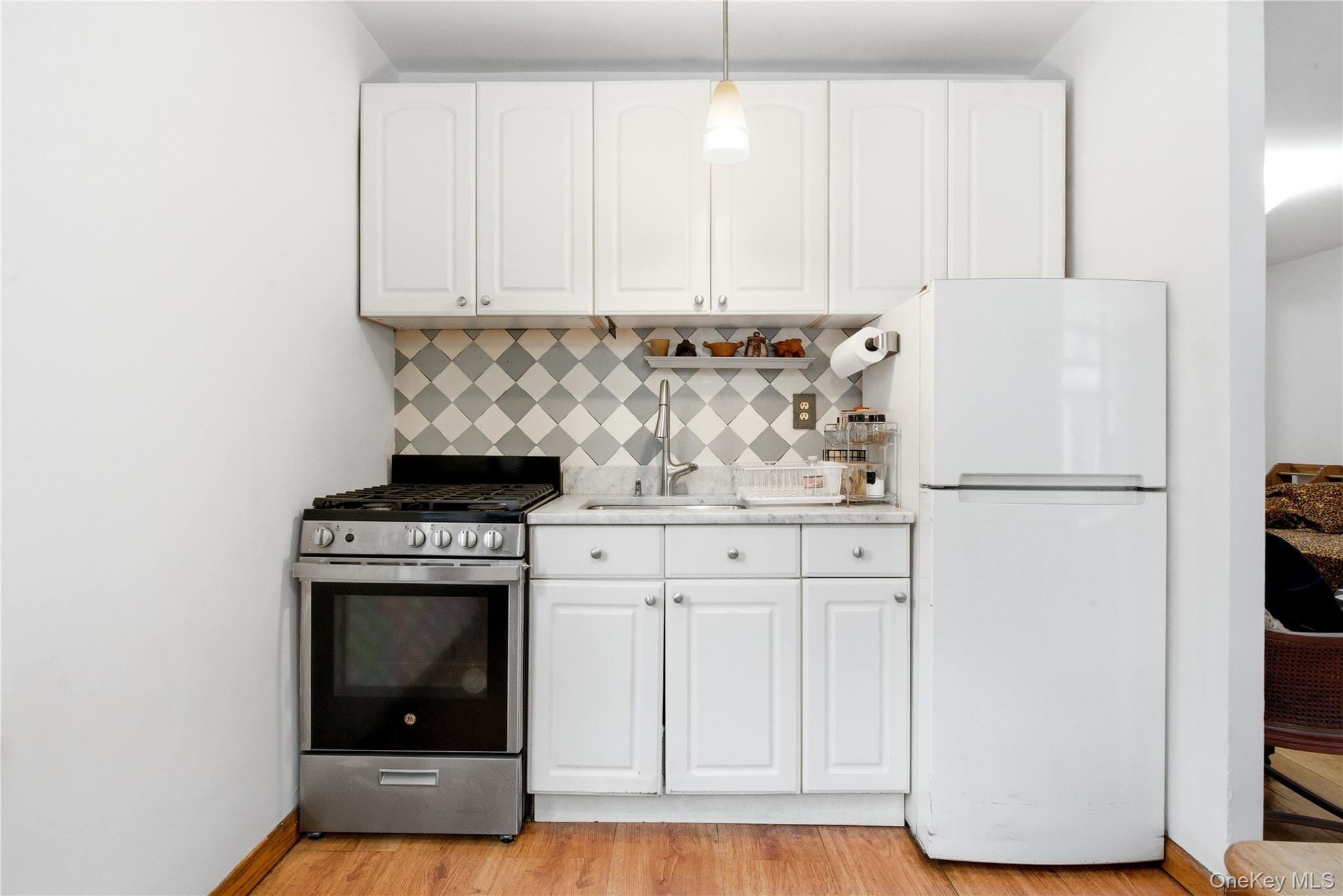 #19 photo, 100-11 67th Road, Forest Hills , NY 11375