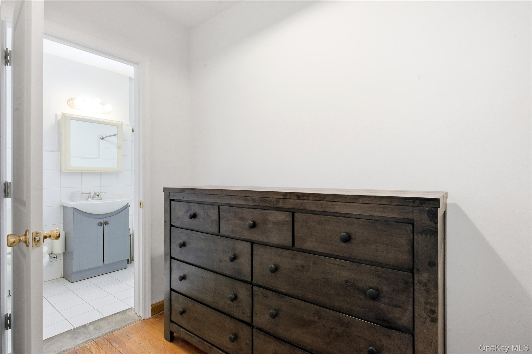 #7 photo, 100-11 67th Road, Forest Hills , NY 11375