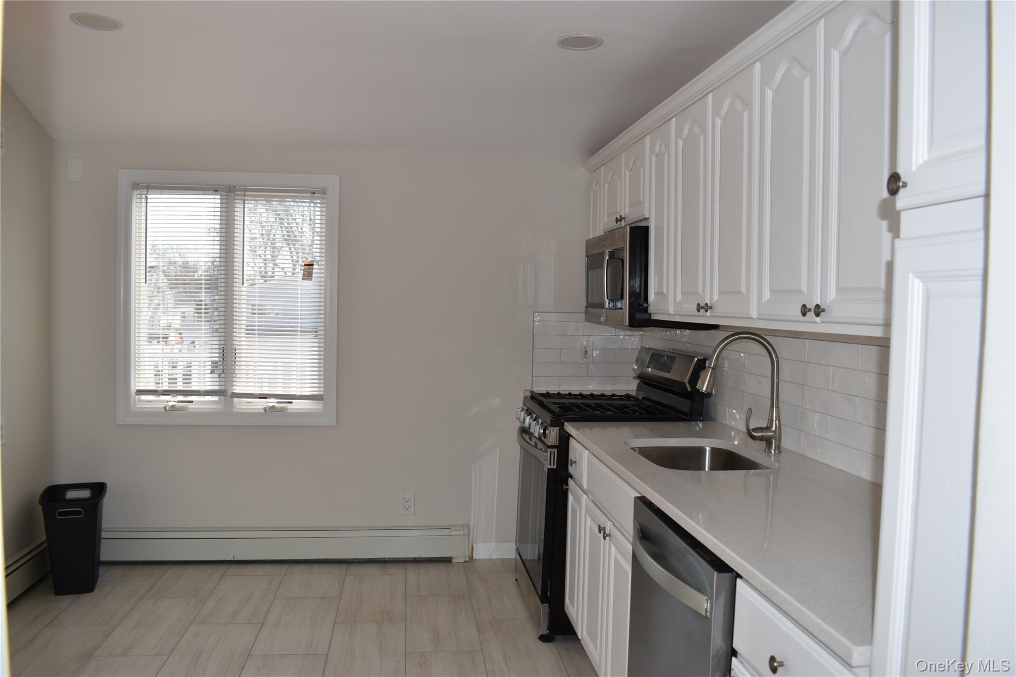 #10 photo, 6 Geiger Place, सफ़ोक काउंटी Deer Park , NY 11729