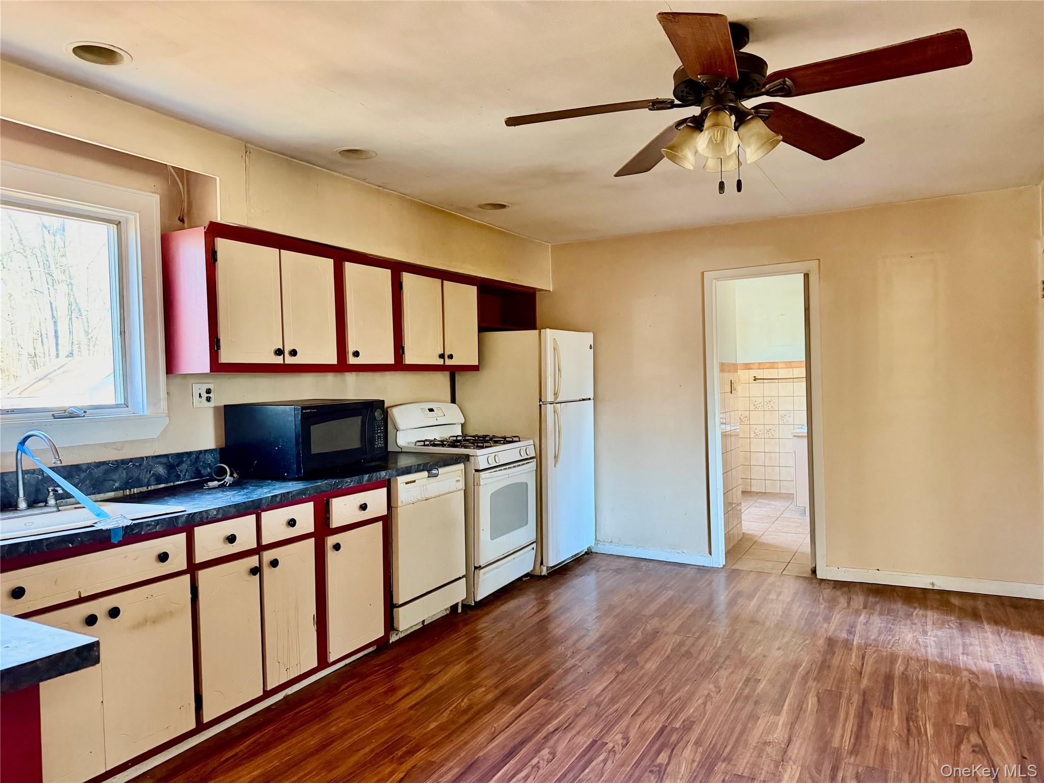 #8 photo, 26 N Swezeytown Road, 東長島 Middle Island , NY 11953