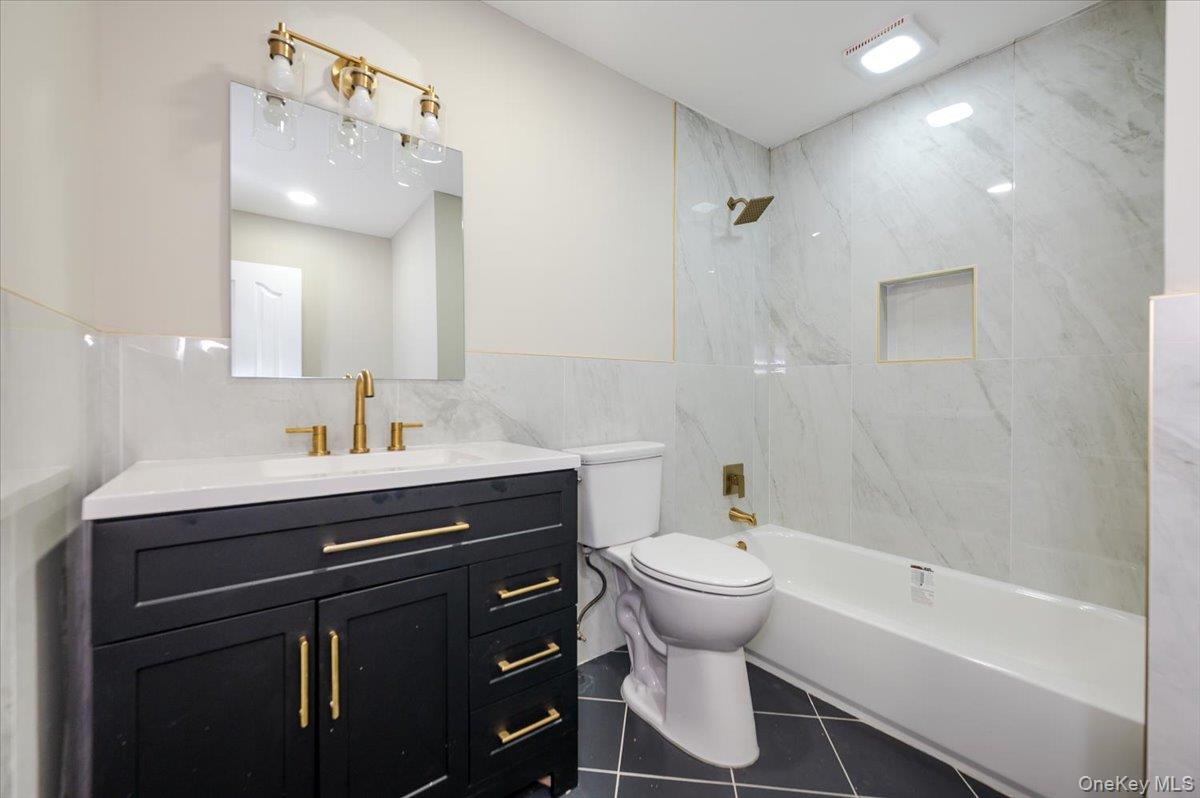 #11 photo, 571 Center Dyre Avenue, Саффолк ‖ West Islip , NY 11795